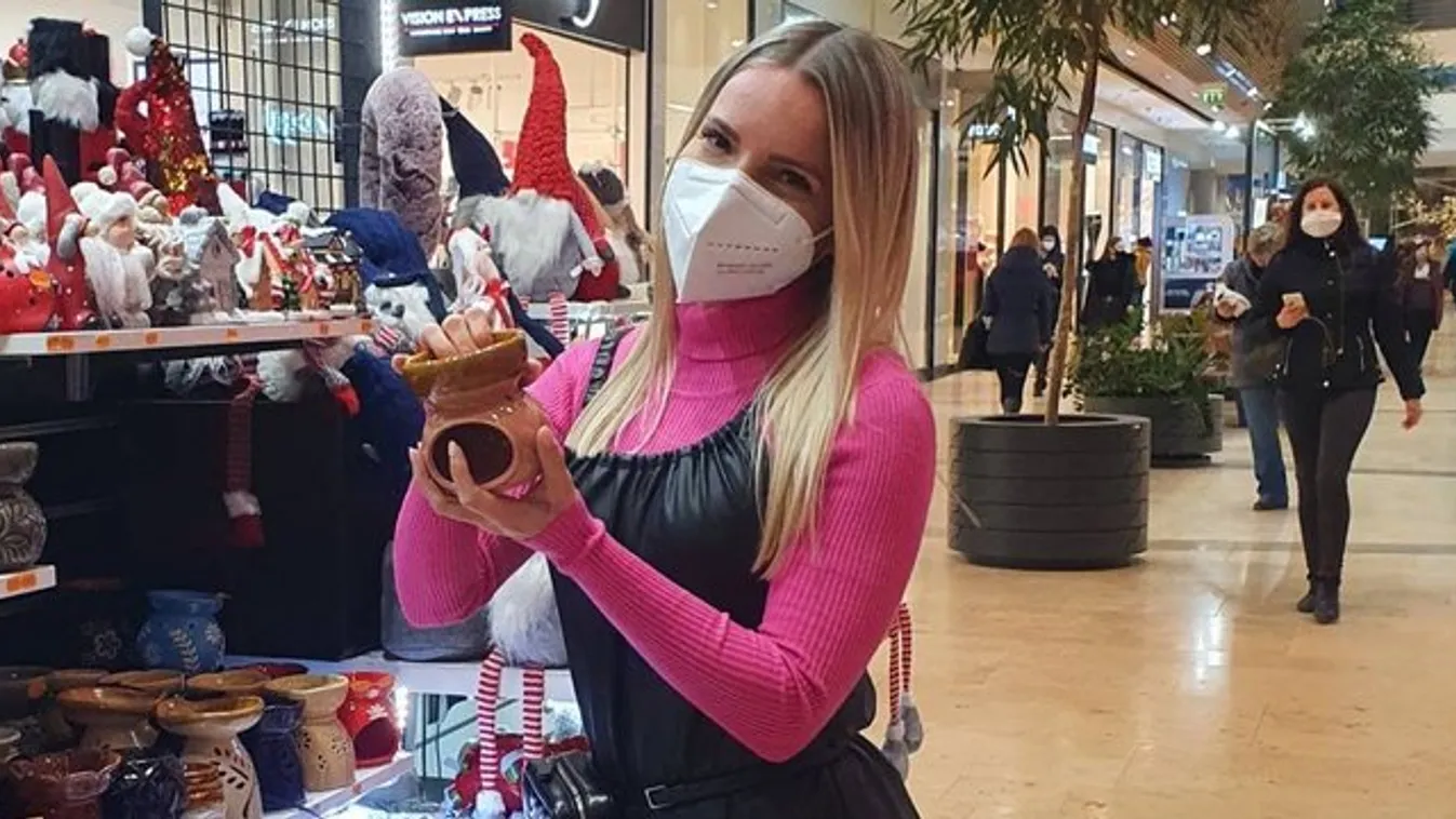 Új szakmát talált a koronavírus miatt: Manókat árul egy plázában VV Anett