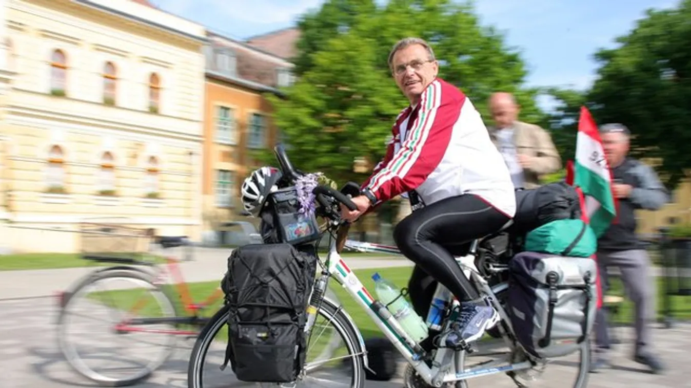 Pécelről teker Tokióba a 76 éves extanár