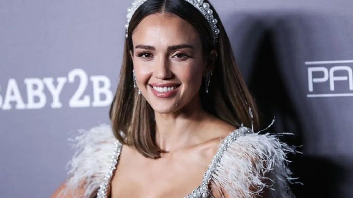 Jessica Alba új karrier építésébe kezd otthonról – videó