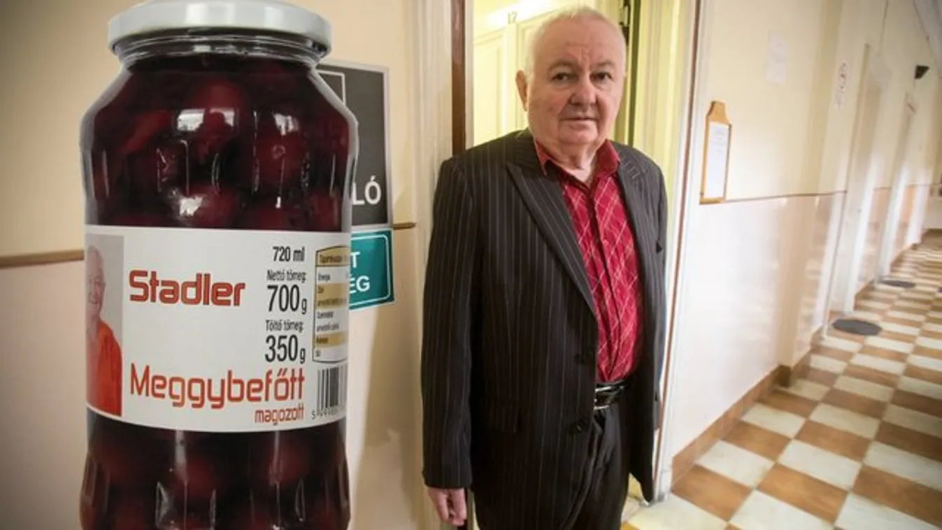 Befőttet árul a nagybeteg Stadler József