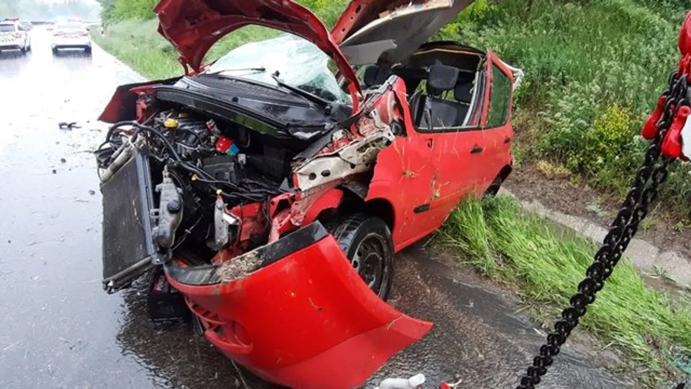 Felborult egy autó az M3-ason – helyszíni fotók
