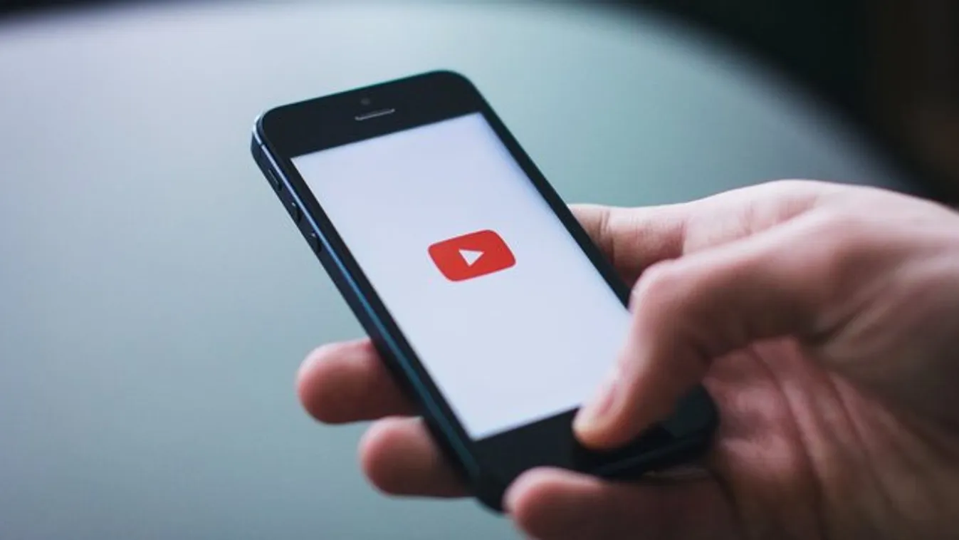 15 éves lett a legelső YouTube videó, nézze meg, miről készült!