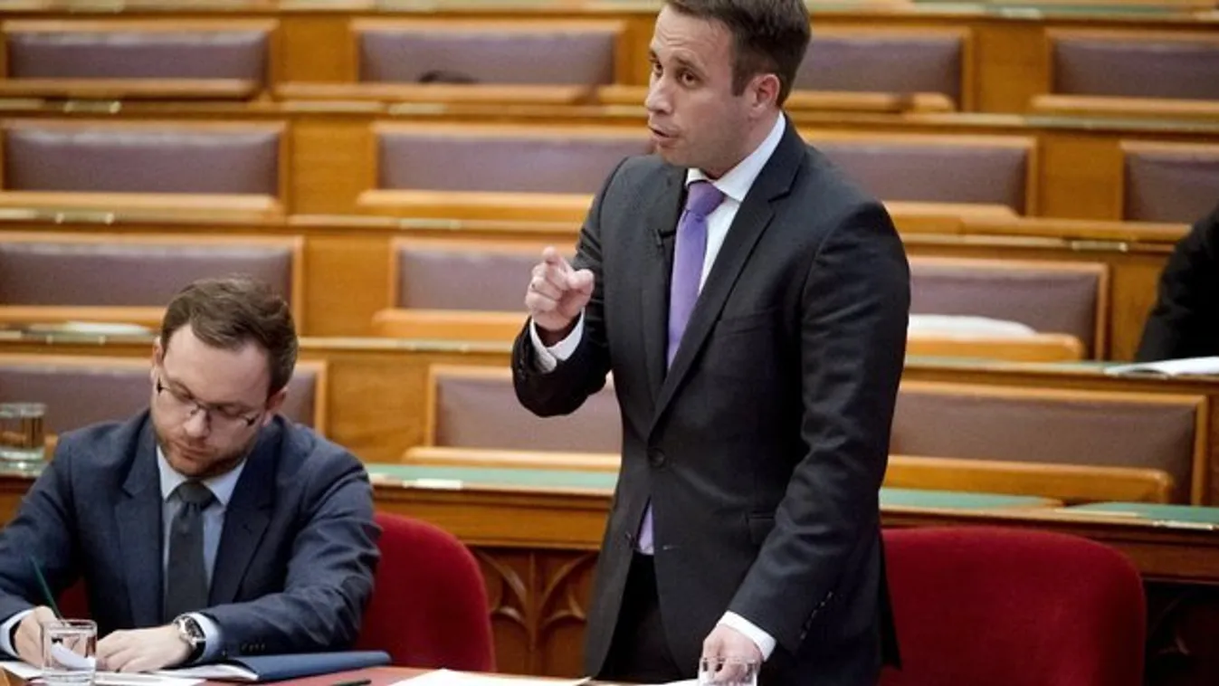Dömötör Csaba: Kerítésvágóval a kézben nem lehet őrizni a határt