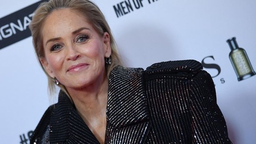 Sharon Stone Vesen Megmutatta Utolj Ra Az Elemi Szt Nben L Ttunk Ilyet T Le Vide