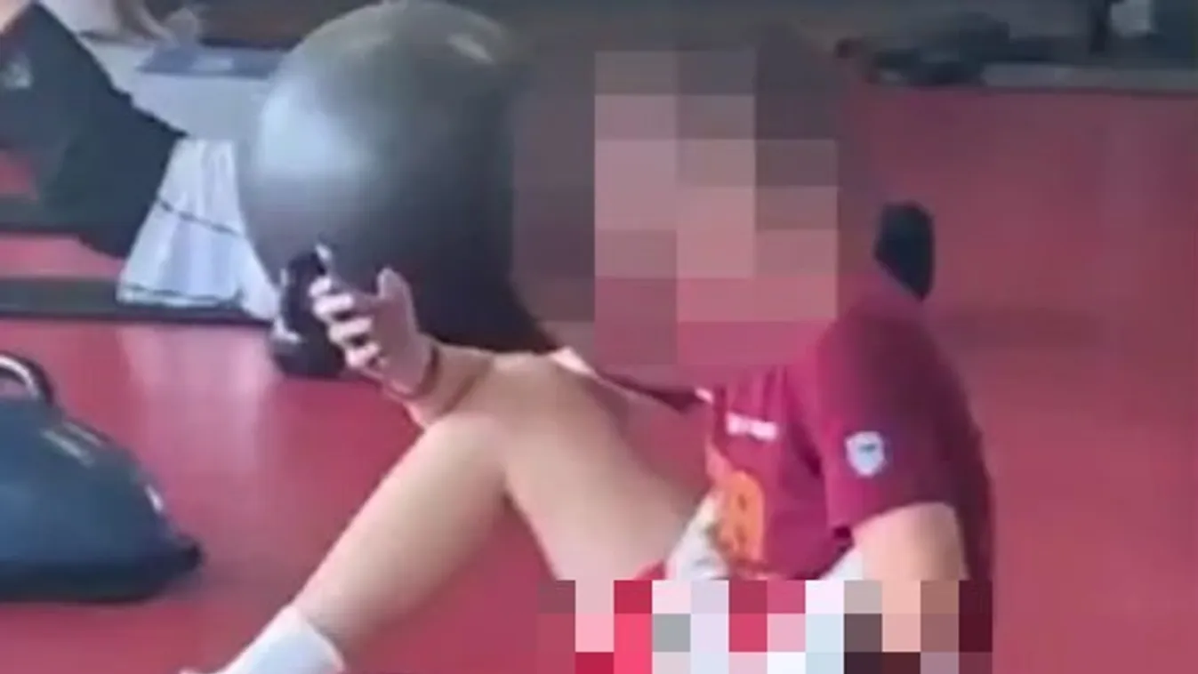 Nőkkel teli edzőteremben nyúlt magához egy perverz férfi - videó