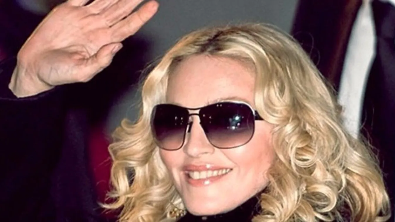 Fillérekért ült repülőre Madonna, a jegyen spórolna?