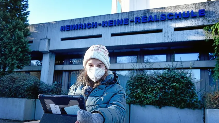 Napokig a fagyban tanult a kislány, aki nem volt hajlandó beülni az oltatlan osztálytársai közé a tanterembe