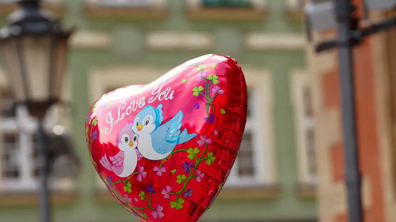 Szekszárdon landolt egy olasz, léggömbön küldött szerelmi vallomás