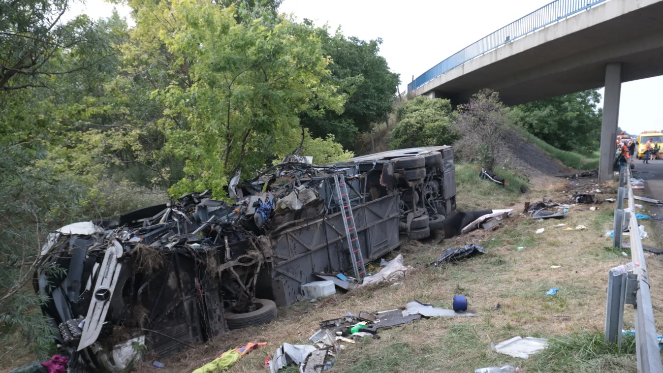  „Soha nem felejtem el a gázolaj szagát”- Kilencen haltak meg az M7-esen történt buszbalesetben