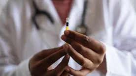 Életveszélyes trend terjed: rovarirtóval próbálnak méregteleníteni a vakcinaellenesek oltás után
