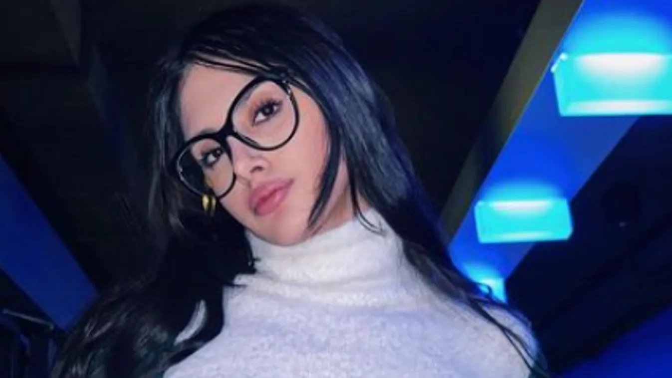 Aprócska felsőben ment moziba a pornós csaj, kiugrott a melle – 18+