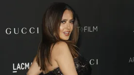 Olyan dekoltázzsal köszöntötte az új évet Salma Hayek, hogy még mindig pislogunk