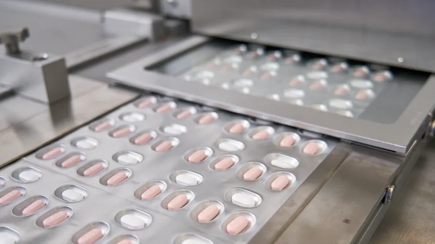 Tiszta vizet öntött a pohárba a szakértő: öt nap alatt gyógyít meg a Pfizer új gyógyszere