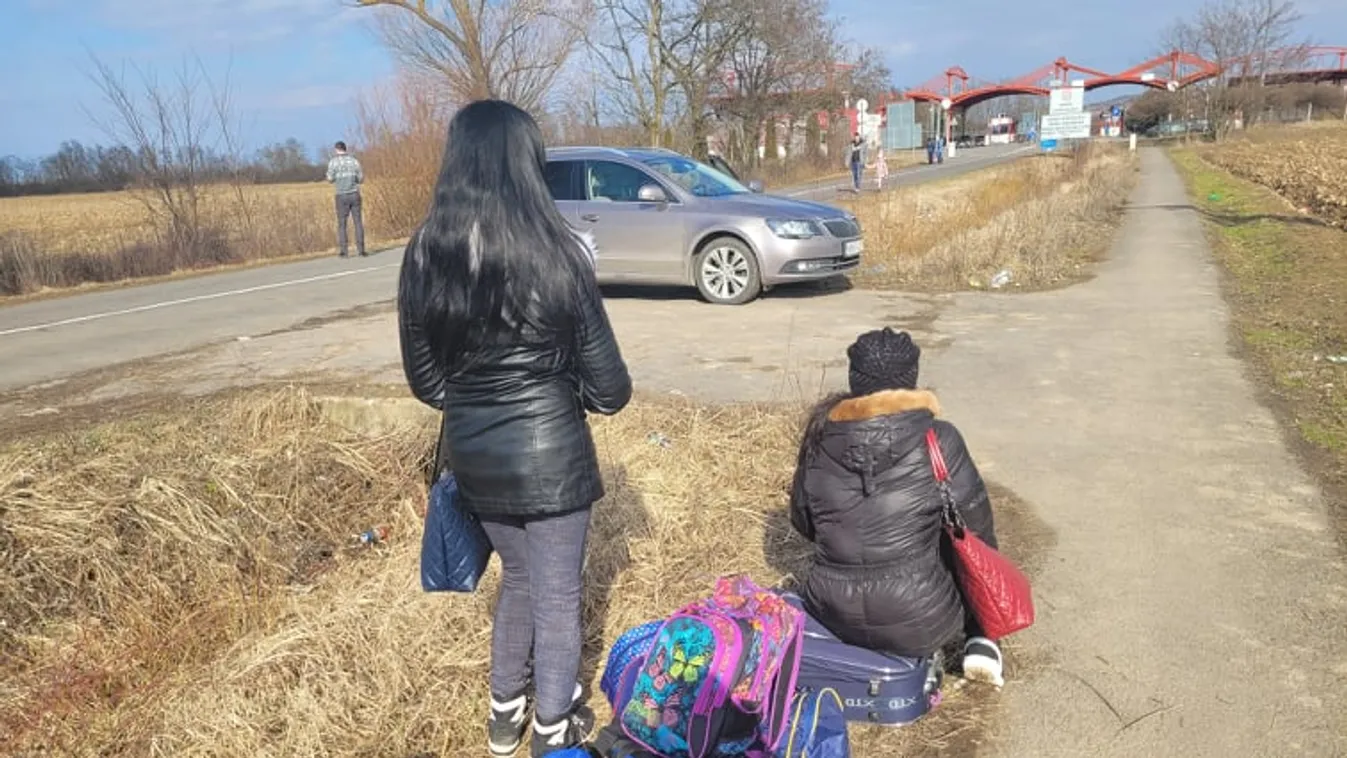 Magyar határon várja Ukrajnában rekedt lányát Erika