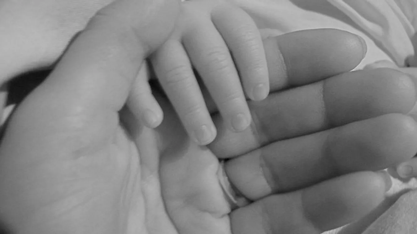 Lesújtó hír: feladta a küzdelmet az egyéves kislány két nappal az újraélesztése után
