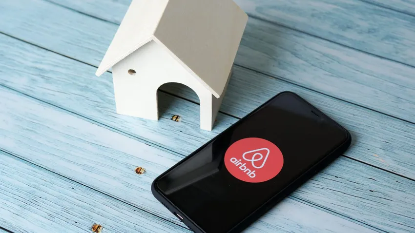 Óriási felajánlás: 100 ezer menekültnek nyújt átmeneti szállást az Airbnb