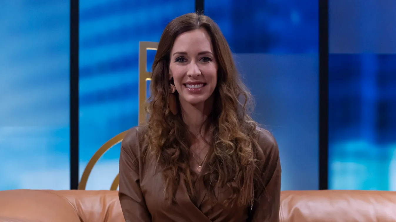 Búcsút intett a bizarr videóknak: visszakapta Facebook-oldalát Demcsák Zsuzsa