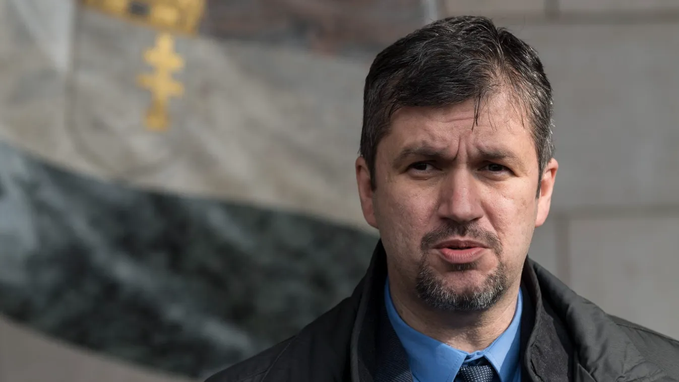 Azt beszélik Szekszárdon: felsőbb utasításra zárták le Hadházy gyerekverési ügyét