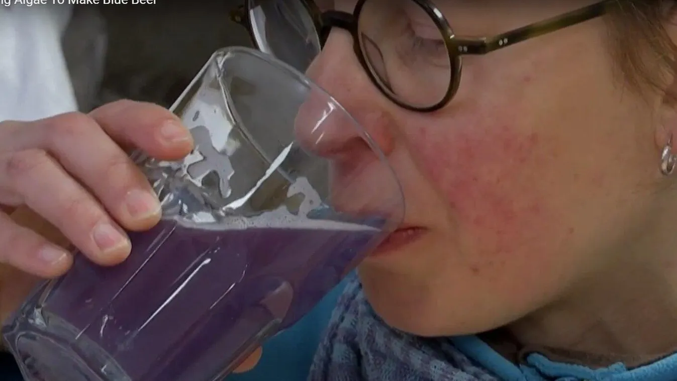 Az algával színezett kék sör most a menő Franciaországban