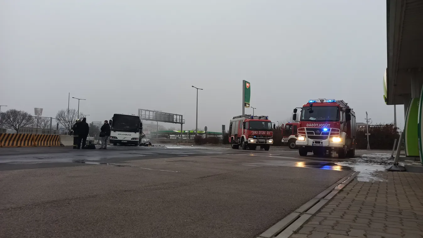 Sokkoló képek: Menekültek az utasok a lángoló buszról Budaörsön