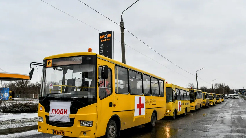 Humanitárius konvojra tüzeltek Mariupolban az oroszok