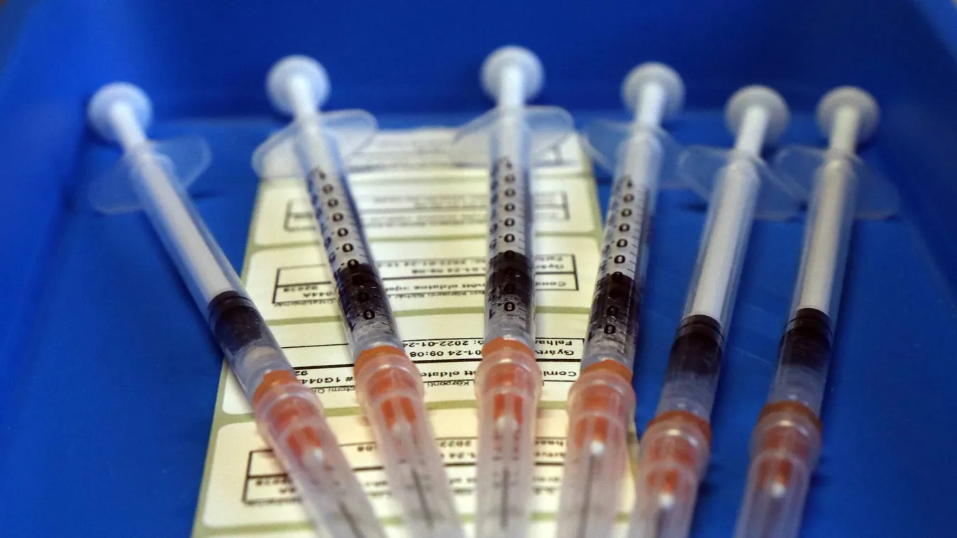 Fontos dolgot közölt a Pfizer a magyarokkal