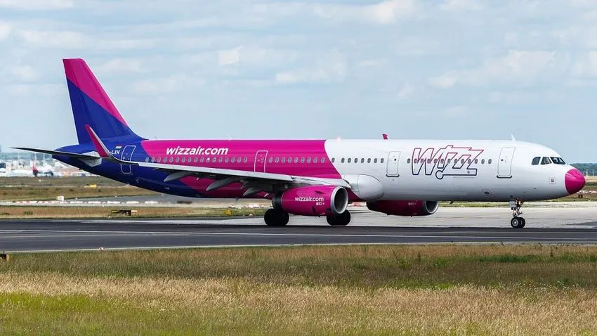 Hatalmas felajánlást tett a Wizz Air: 100 ezer ingyen repülőjegyet kapnak az ukrán menekültek