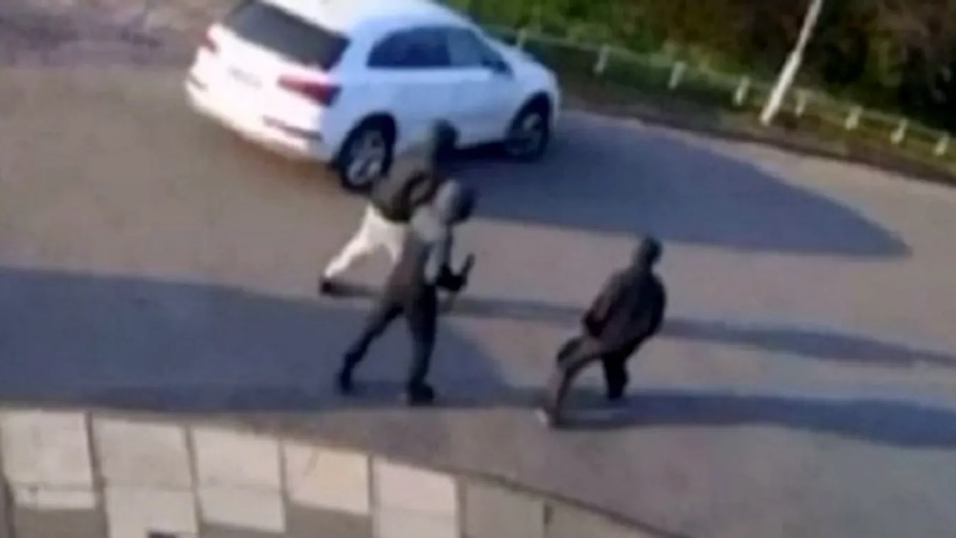 „Vezess, anyja hajts!” – Machetével támadtak rá egy édesanyára és 7 éves fiára