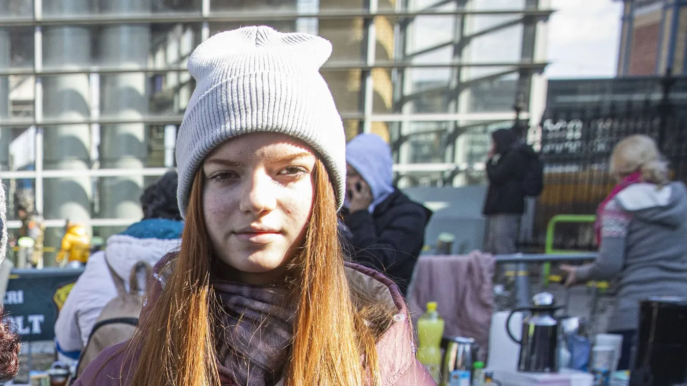 A 14 éves Nastya: Lehet, hogy soha többé nem látom apukámat!