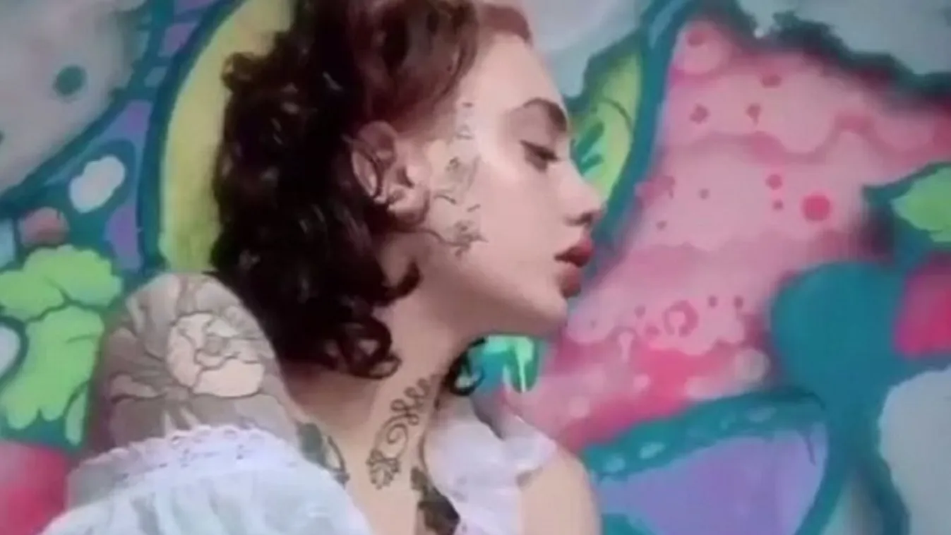 Zokogva jelentette be édesapja: elhunyt a 22 éves énekesnő