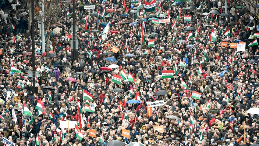 Nézőpont: A Fidesz–KDNP 47, az egyesült baloldal 42 százalékon áll a választások előtt egy héttel