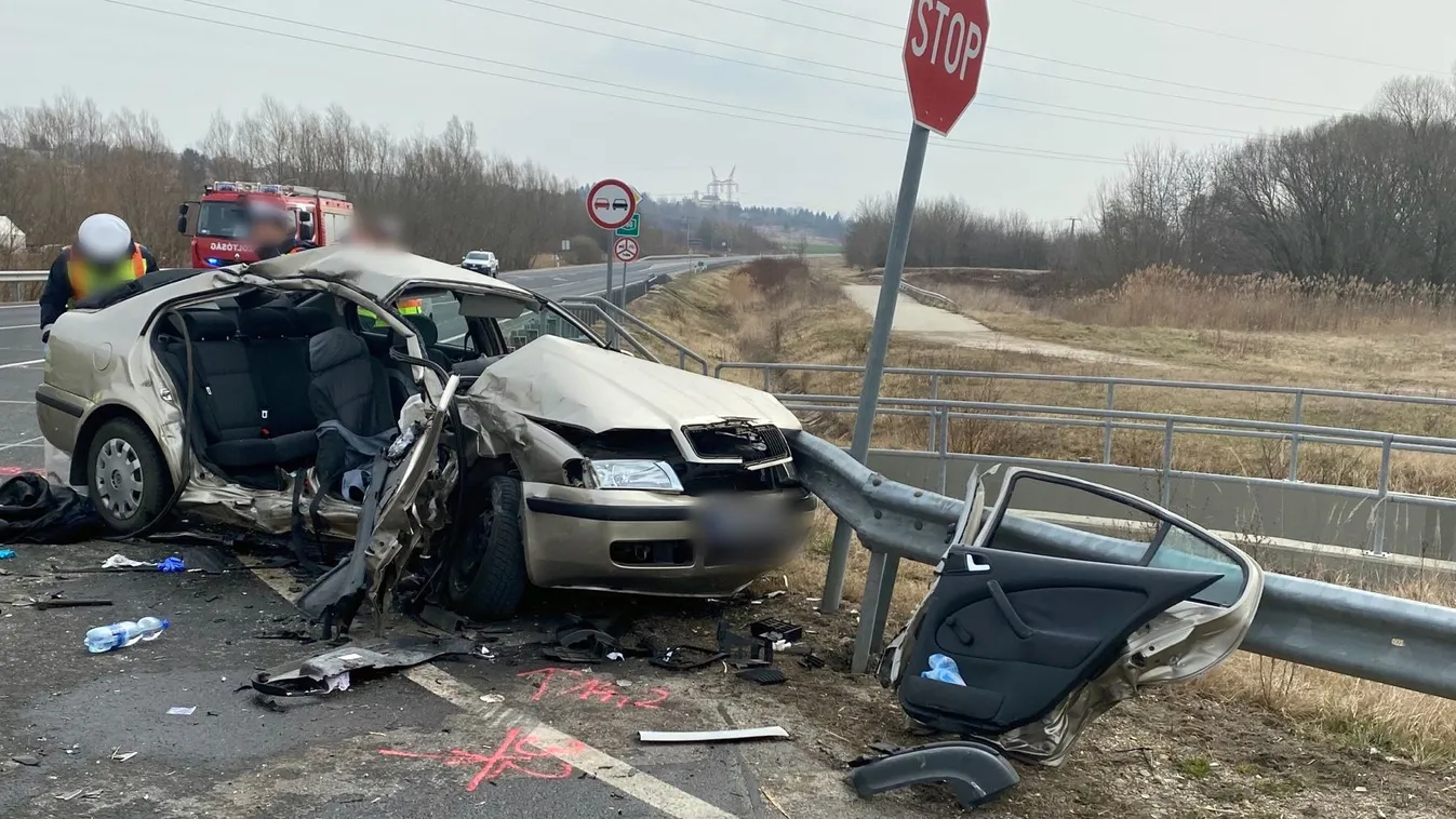 Ketten haltak bele egy karambolba Hévíznél