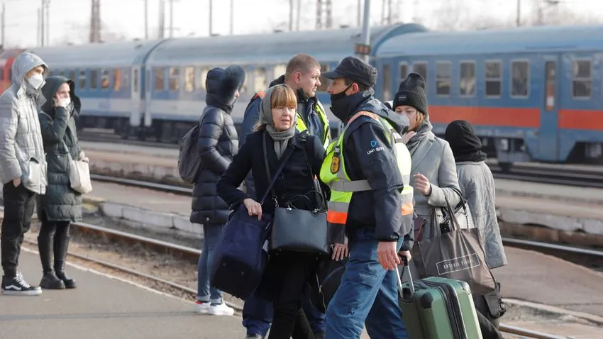 Most közölte a rendőrség: Ennyi menekült érkezett Budapestre vasárnap