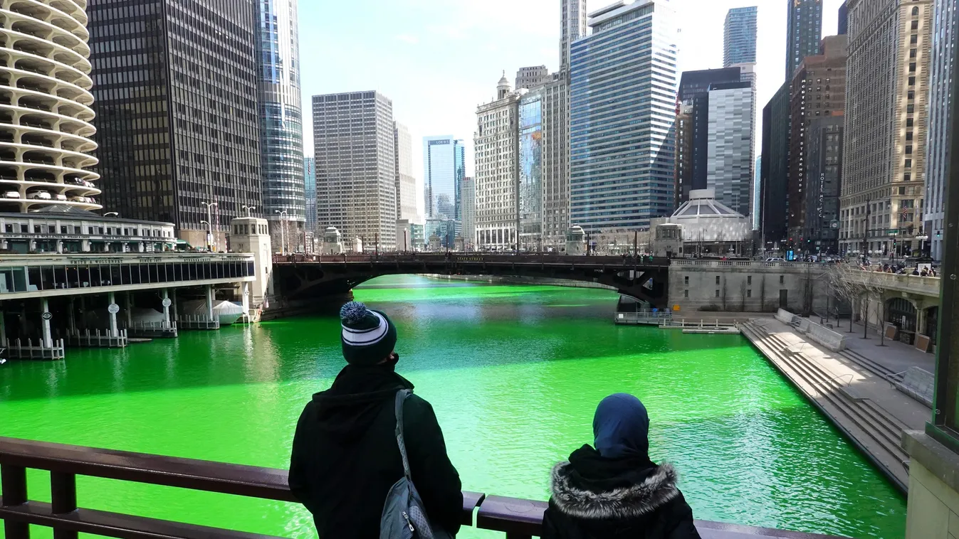 Brutál zöld színű lett a folyó Chicagóban