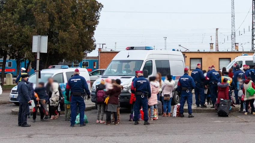 Most közölte a rendőrség: Ennyi menekültet fogadtak a fővárosi pályaudvarokon szerdán