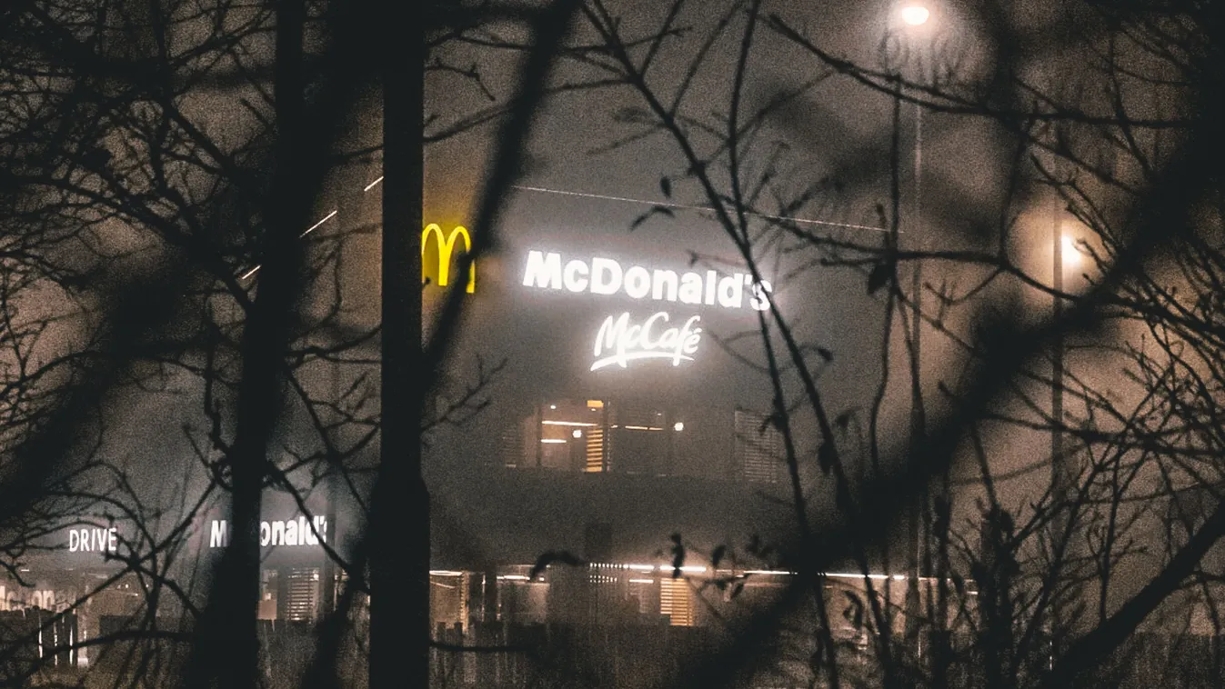 Sokkoló dolog történt az egyik McDonald's-ban, küzdenek egy eladó életéért