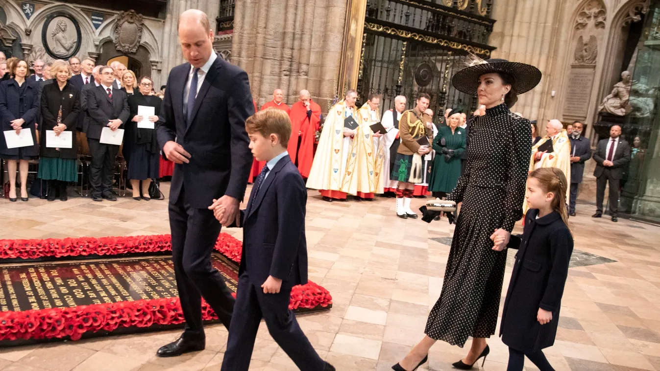 A brit királyi család tagjai megható módon emlékeztek meg Fülöp hercegről