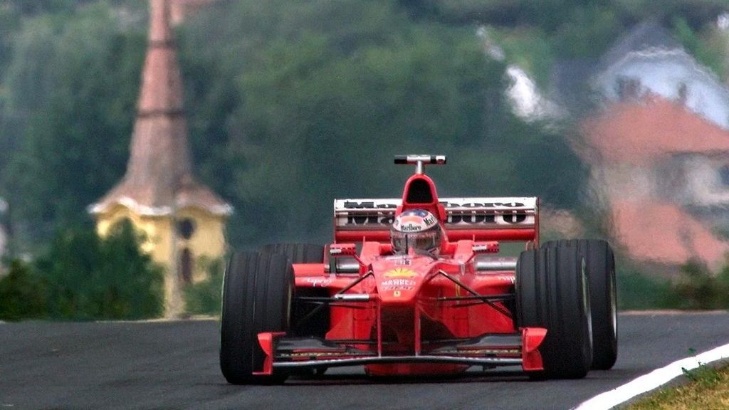 Schumacher száguld a győzelem felé Ferrarijában a Hungaroringen, 1998-ban