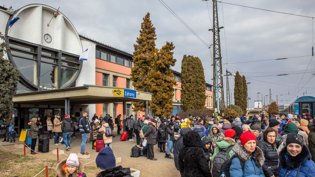 Minden harmadik magyar segítette az Ukrajnából érkező menekülteket