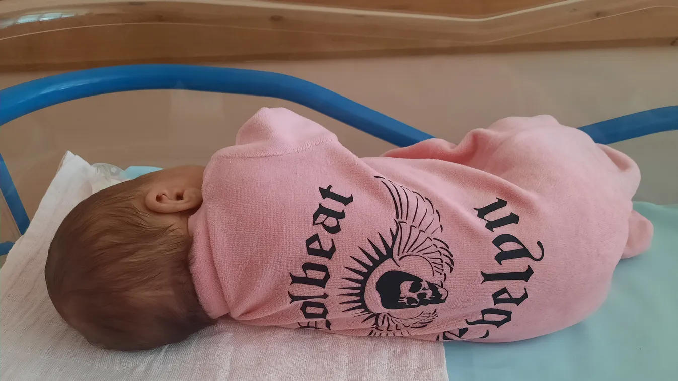 Kecskeáldozós sámánhangulat a szülőszobán