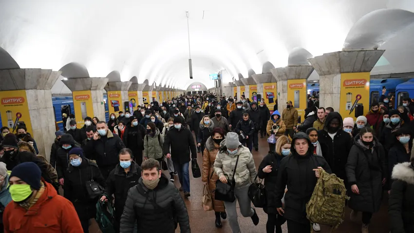 Könnyfakasztó, ahogy egy ukrán kislány az óvóhelyen énekel - Videó