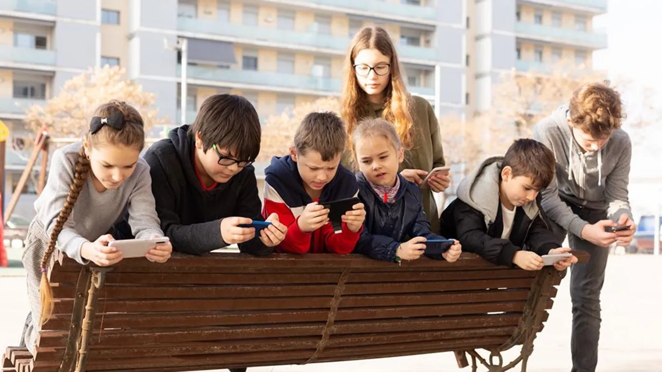 SMS-nyak szindróma - Évi 5000 órát töltünk képernyő előtt