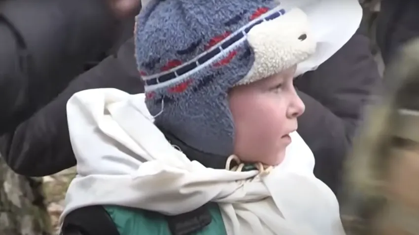 Megrázó videó: Nyolc menekülő civillel, köztük gyerekekkel végeztek Irpinyben