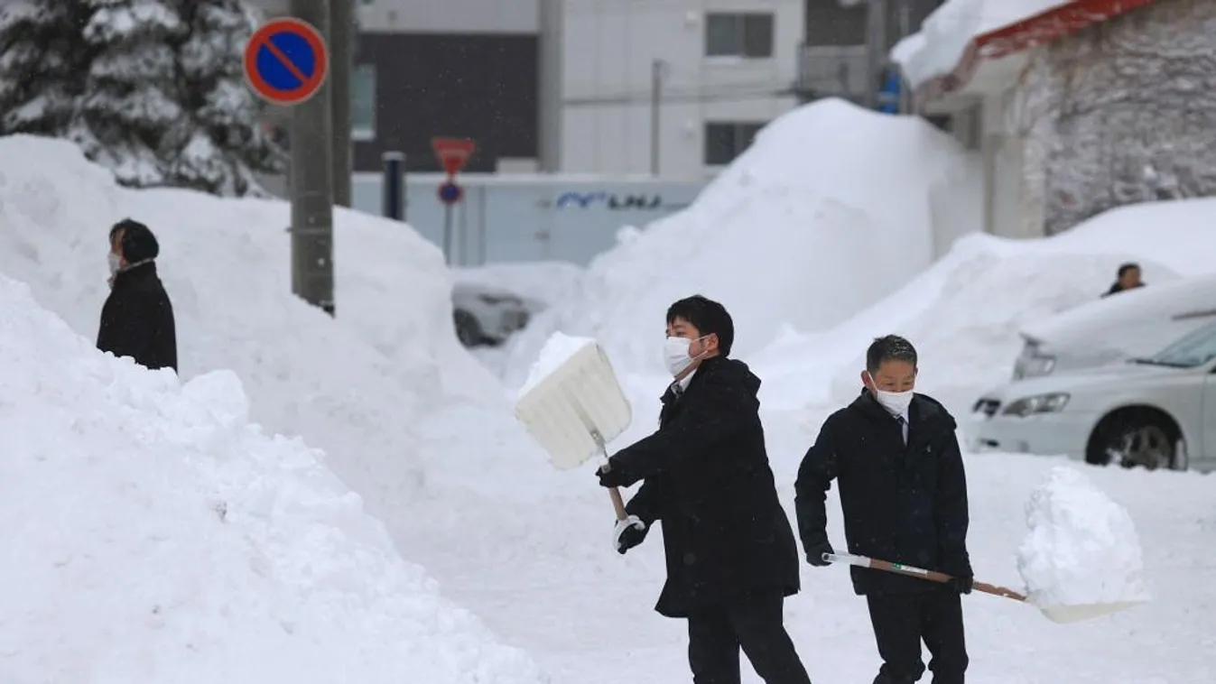 Videó: Japánt elnyelte a hó, sorra dőlnek meg a rekordok