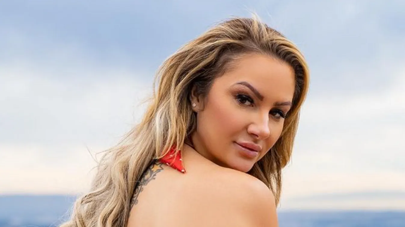Kamerák előtt tette szét a lábait a hatalmas mellű OnlyFans-modell – 18+ fotó