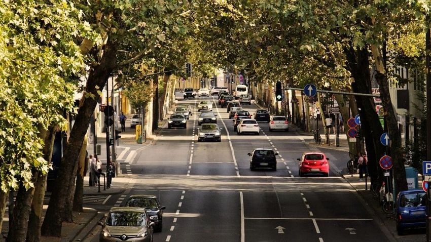 Ha a fékút hossza 40 km/h sebességről fékezve 16 méter, akkor milyen hosszúságú a fékút 80 km/h sebességről fékezve ugyanazon útviszonyok között?