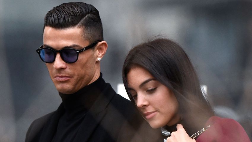 Szívszorító videó: Így rótták le kegyeletüket Cristiano Ronaldo elhunyt kisfia előtt