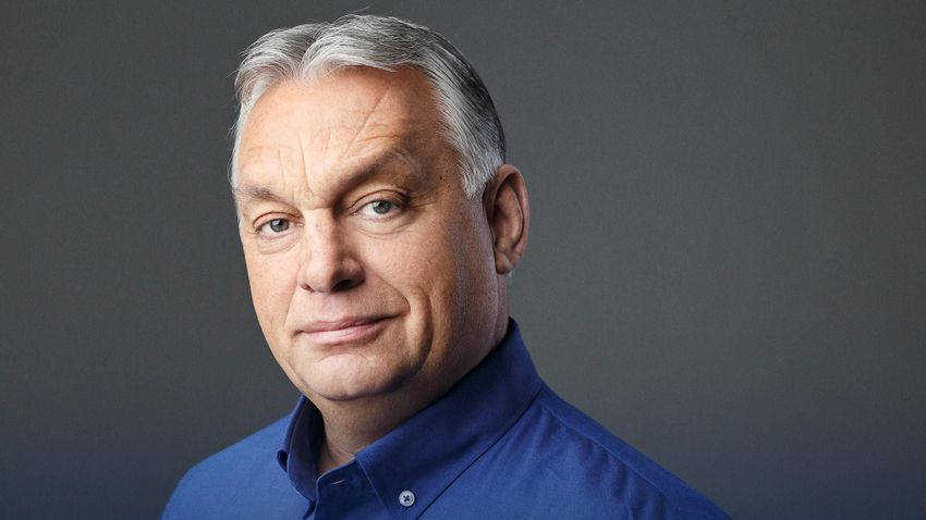 Imádnivaló fotó: Orbán Viktor meglocsolta unokáit