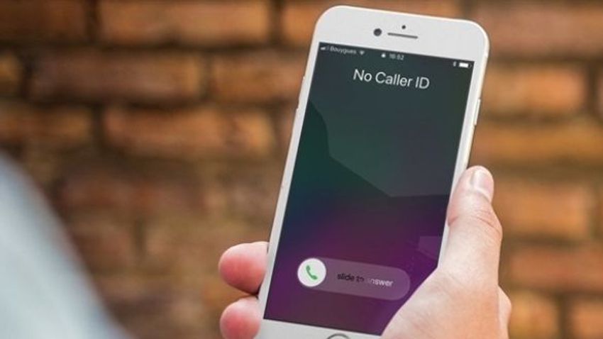 A hívó vagy a hívott félnek illik befejeznie a telefonbeszélgetést?