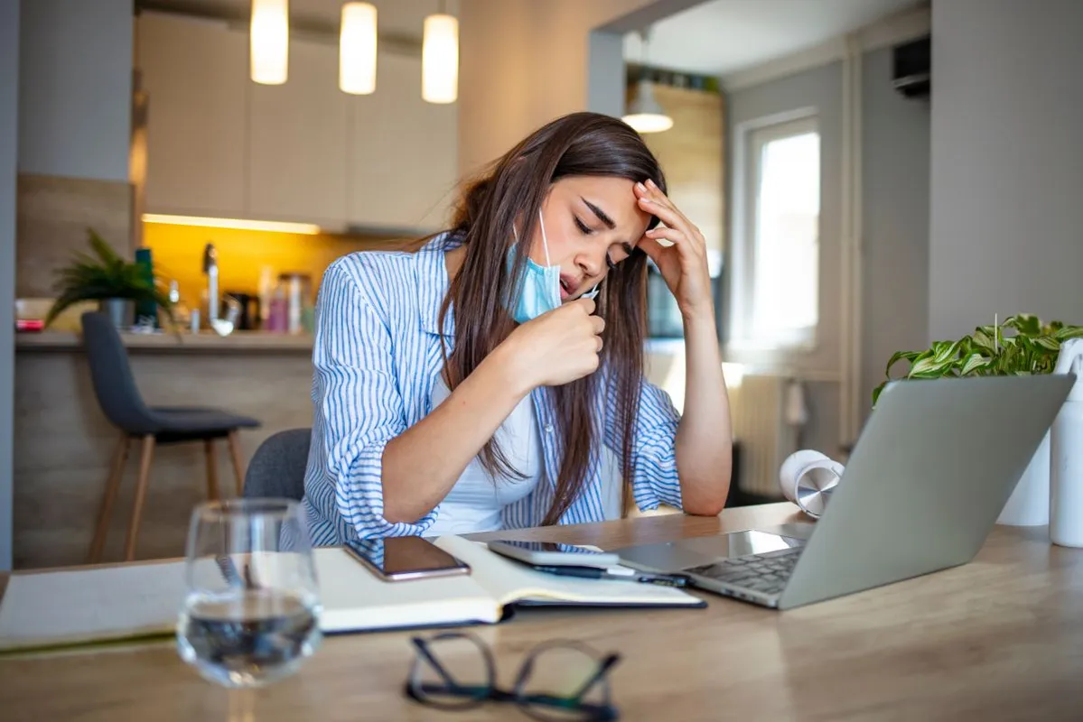 Woman,Working,In,The,Office,And,Having,Difficulties,Breathing,With